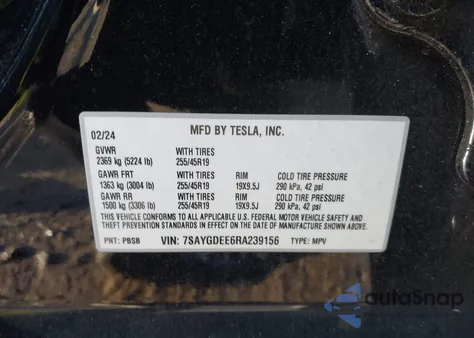 2024 Tesla Model Y Long Range Dual Motor All-Wheel Drive z USA, uszkodzony, nr VIN 7SAYGDEE6RA239156